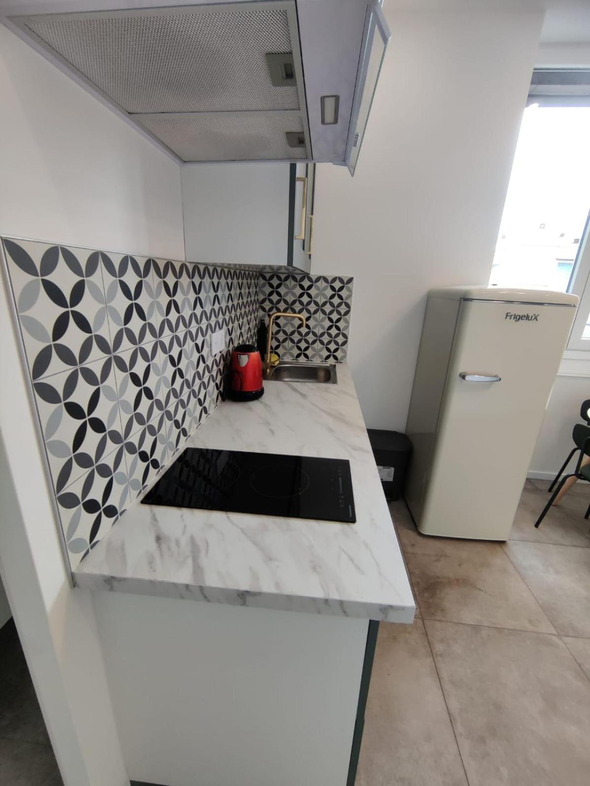 Loft Chic Avec Mezzanine Contemporaine Appartement Vénissieux Buitenkant foto